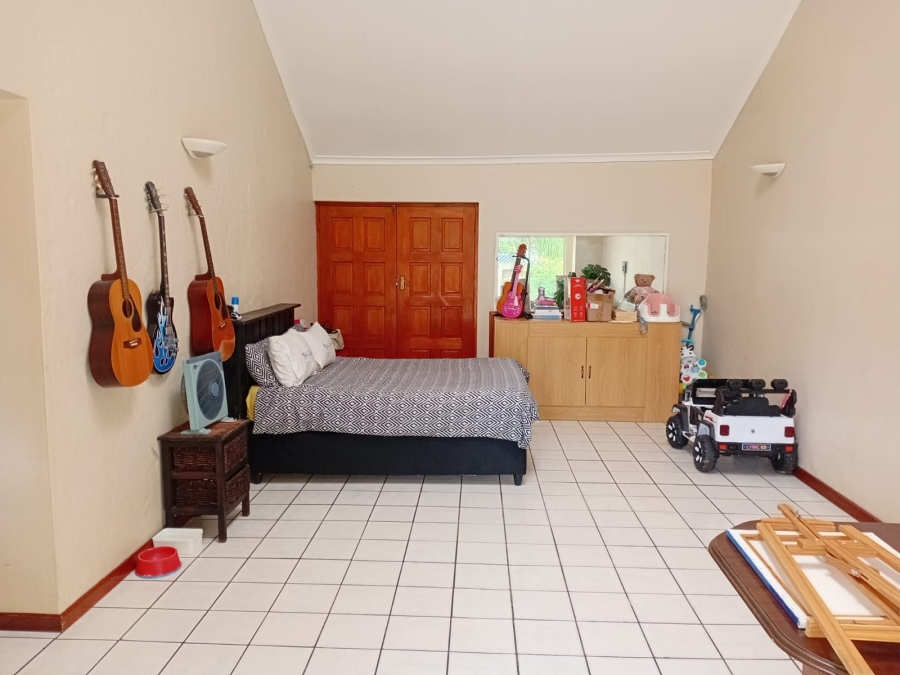 To Let 4 Bedroom Property for Rent in Bonza Bay Eastern Cape